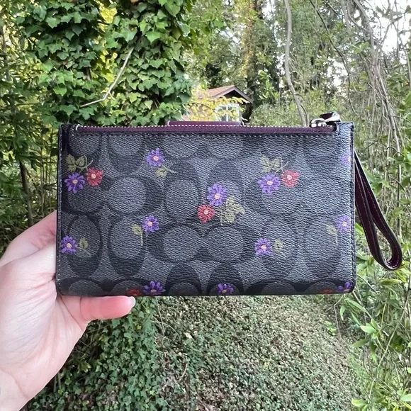 COACH Phone Wallet Country Floral Print Graphite/Deep Berry AUTHENTIC NWT - Picture 4 of 10
